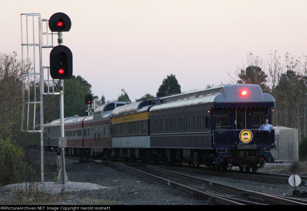 The rear of train 956 passes the CP Hunt after leaving the station